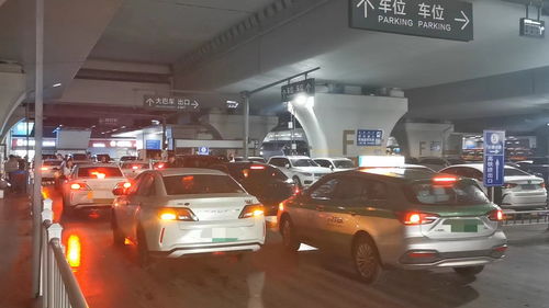 2元調(diào)度服務(wù)費(fèi)取消后，鄭州東站P5停車場(chǎng)為何更堵了？